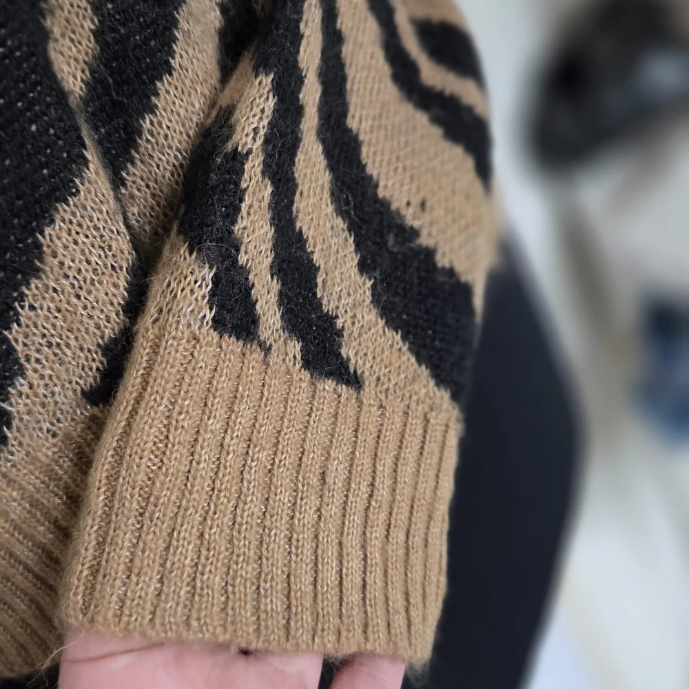 American Eagle Outfitters Zebra Pattern Sweater - Black and Brown